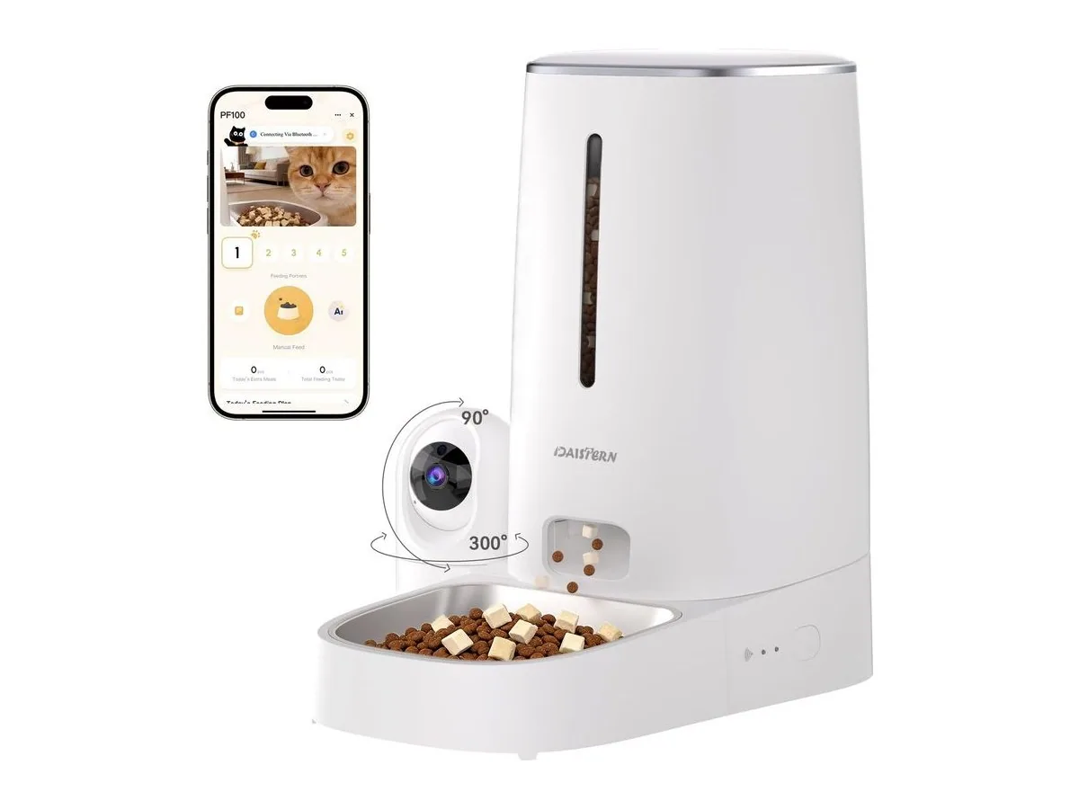 Automatic pet feeder for cats and dogs with camera